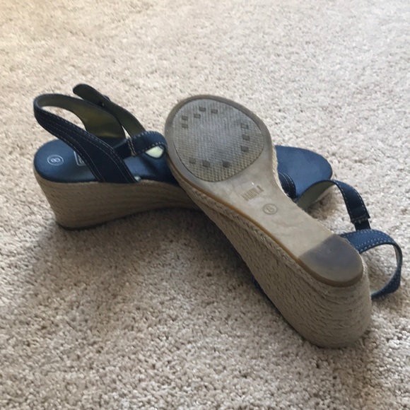 MUST HAVE SANDAL!!! - Picture 4 of 4